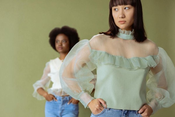 Quels styles de chemisiers conviennent le mieux pour mettre en valeur une taille fine?